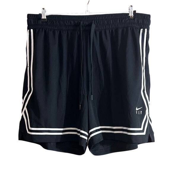Nike Women's Plus Size Black & White Fly Crossover Basketball Shorts Size 2X New - Picture 1 of 9